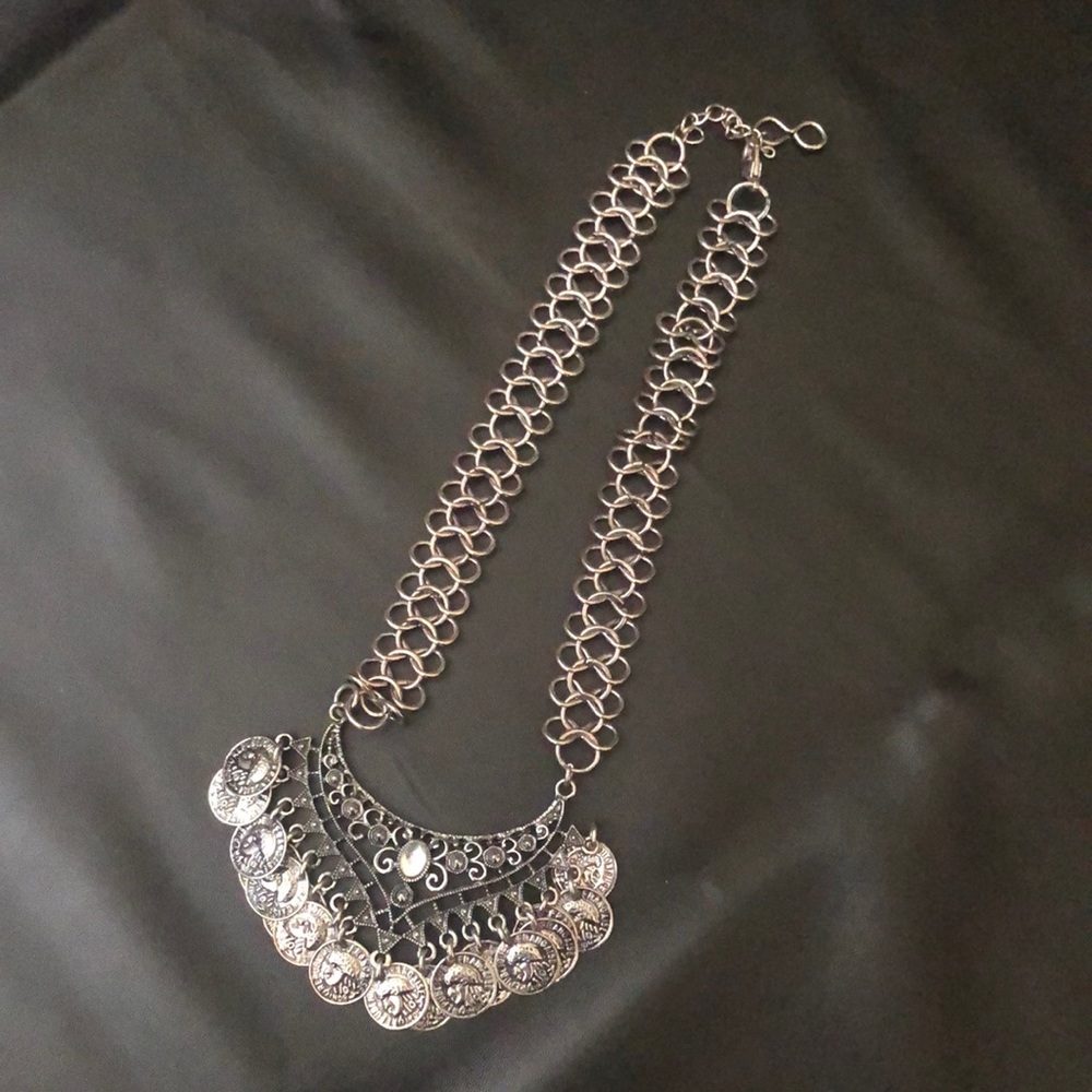 Woman’s 9inch light chocked necklace